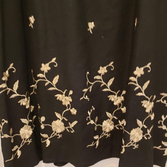 Black Linen Lined Dress With delicately embroidered floral print Size14 - Picture 4 of 6